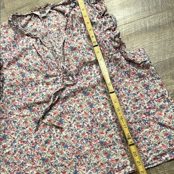 BB Dakota Steve Madden Floral Ruffle flutter Sleeve Top Size Large - Picture 11 of 12